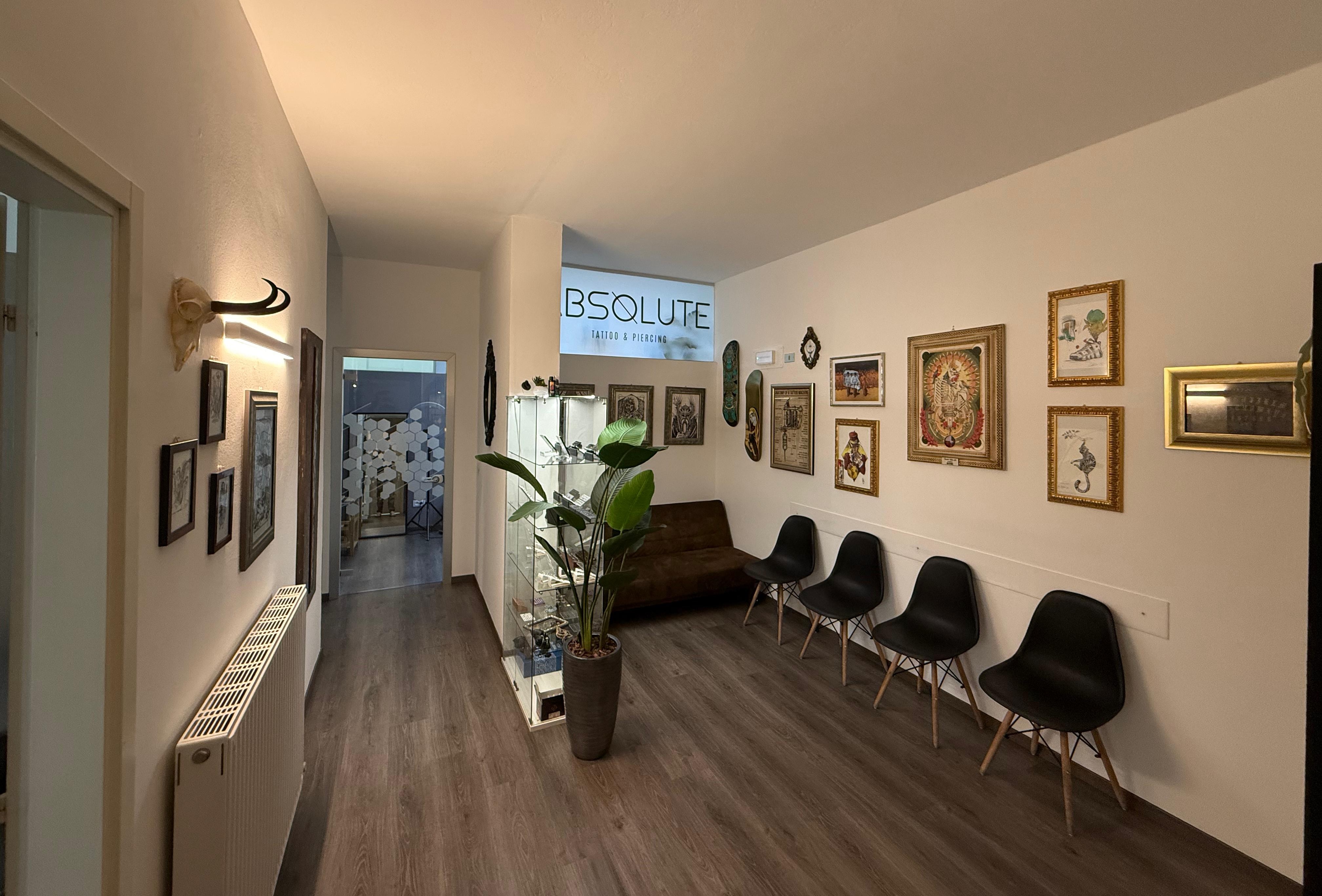 Parete decorata tattoo shop